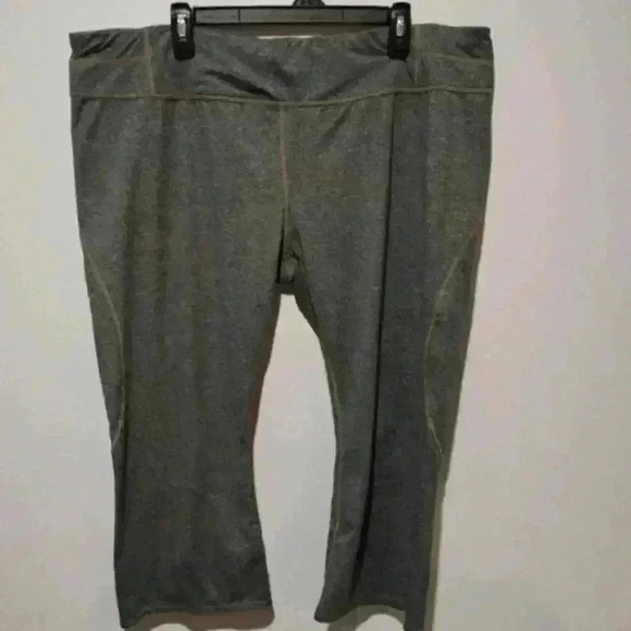 Athleta 2X Leggings Cropped Gray Stitching Stretchy Women's 2XL - Picture 1 of 5